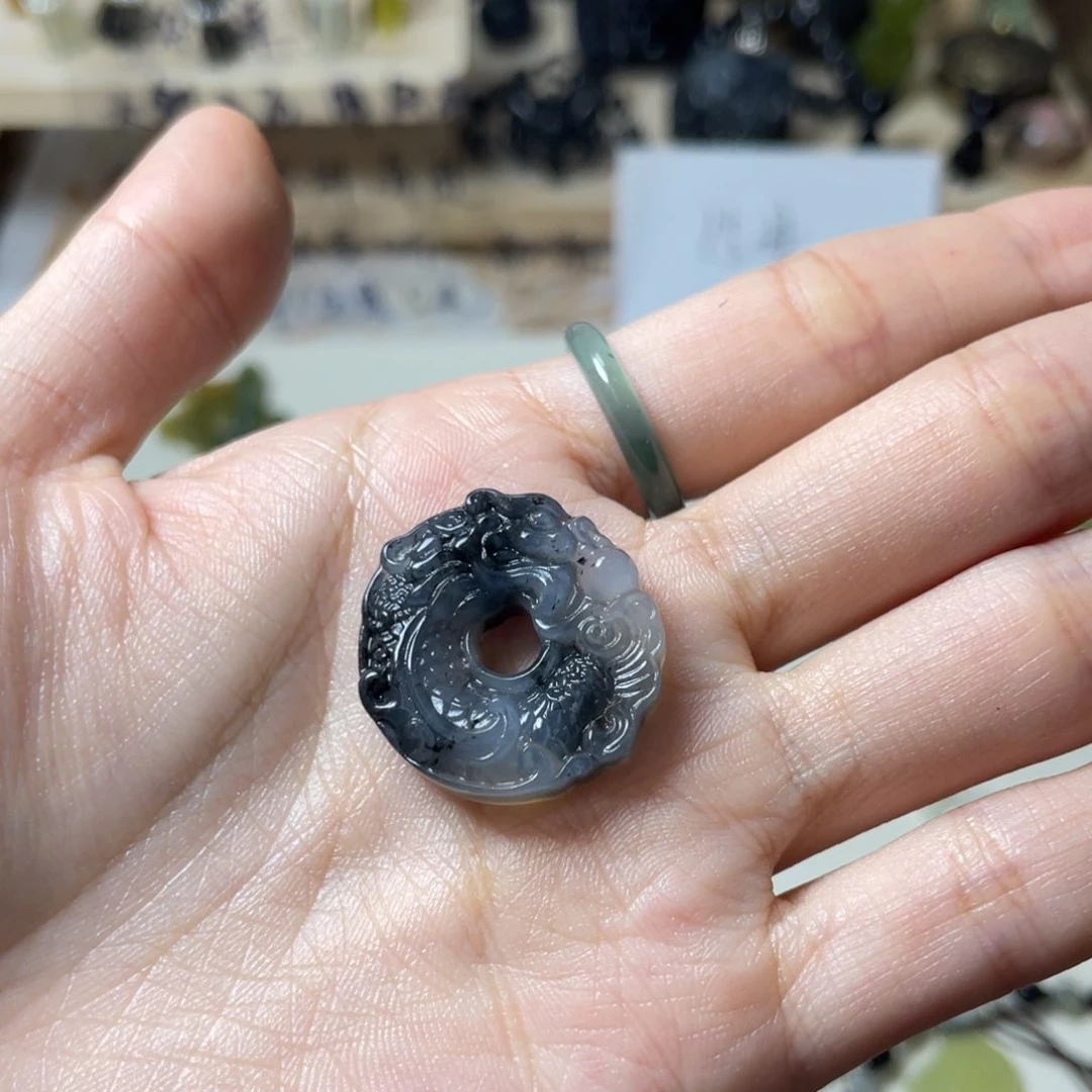 蛇纹石玉颈饰未镶嵌卿