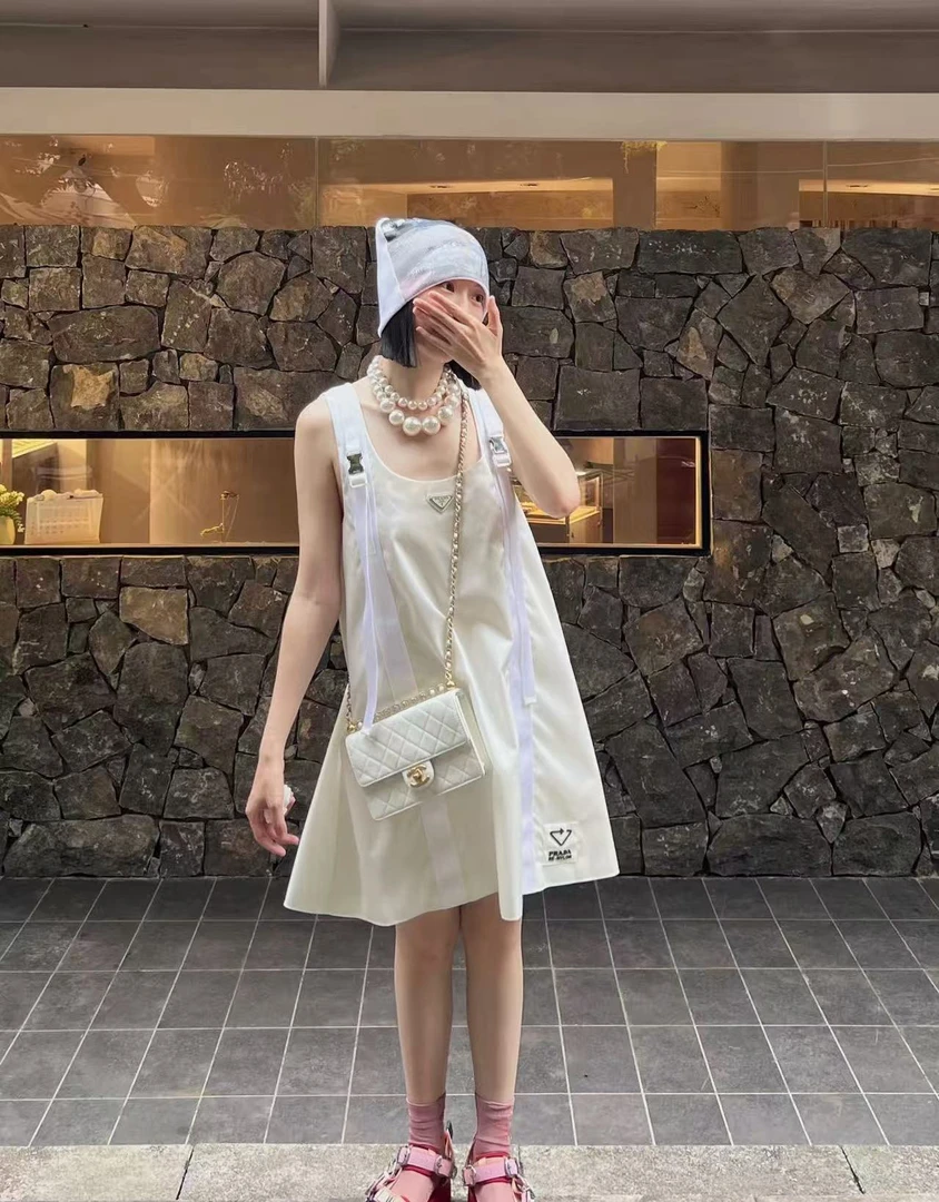 99新 Prada/普拉达 白色胸前三角标背带裙 36码 99新