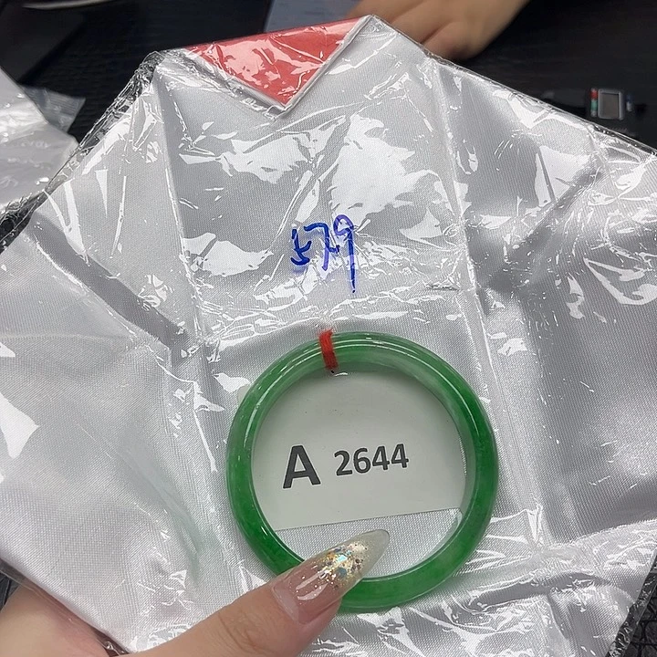翡翠手镯未镶嵌默认微瑕