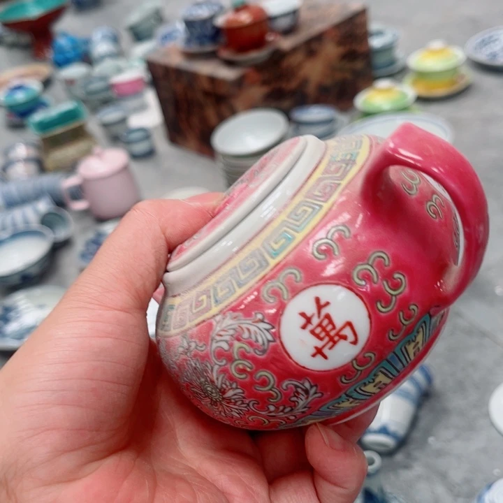 青花玲珑万寿无疆小壶