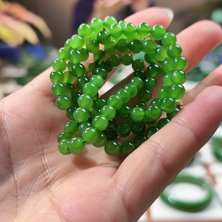 颈饰未镶嵌和田玉（碧玉）