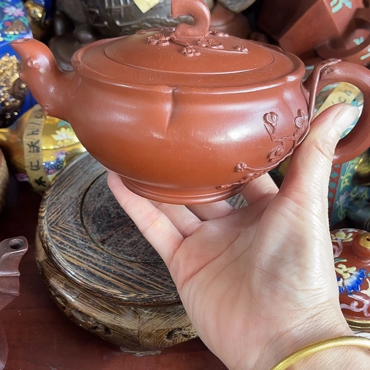 红泥茶壶原矿泥料手工制作的一把紫砂壶。