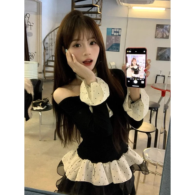 甜美风长袖斜肩T恤女春秋荷叶边波点拼接打底衫内搭黑色短款上衣