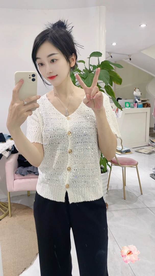 气质衣服白色针织