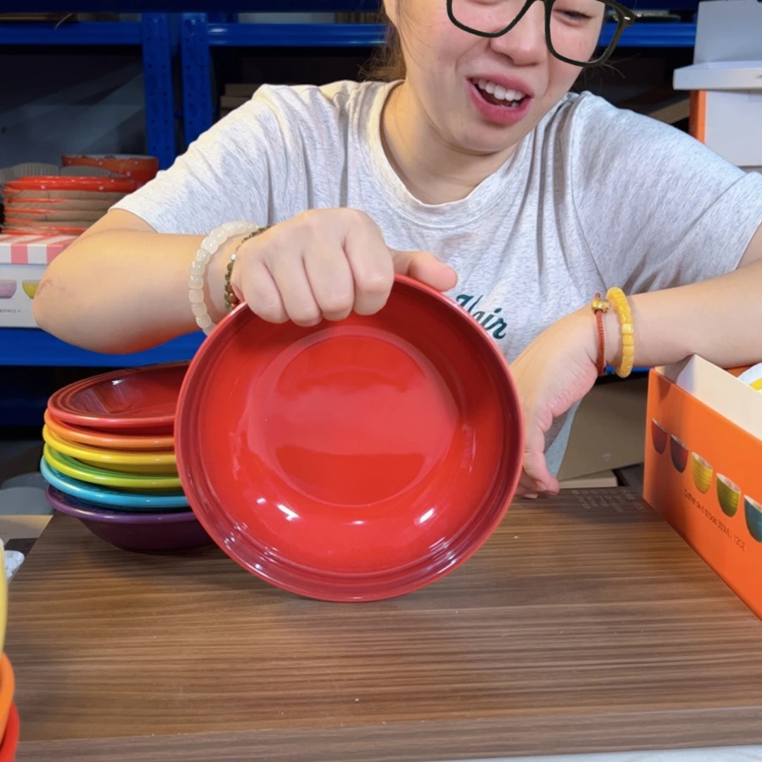 陶瓷红色的燕麦碗