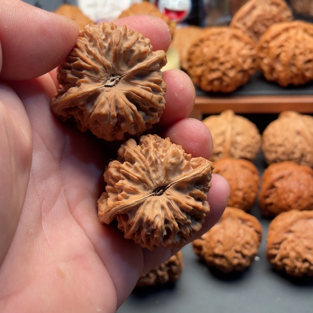 文玩核桃吊坠s**g满天星