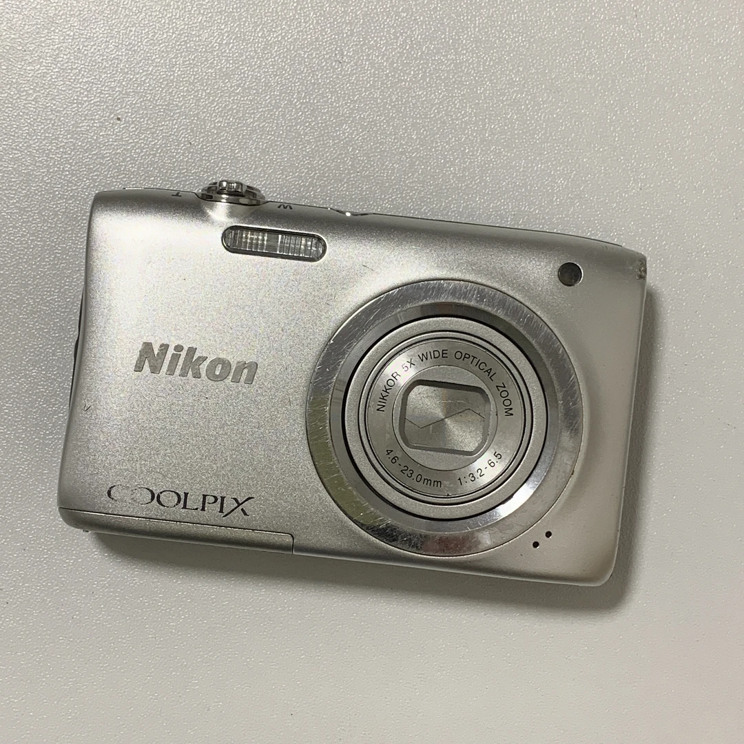 95新 Nikon/尼康 a100 2000w像素 5倍光学变焦 (no退no换)