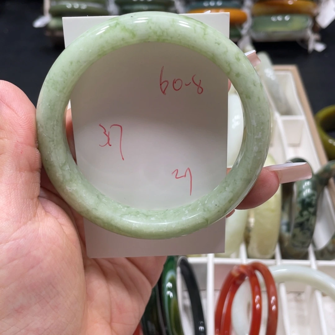 妮***讷蛇纹石玉未镶嵌手镯