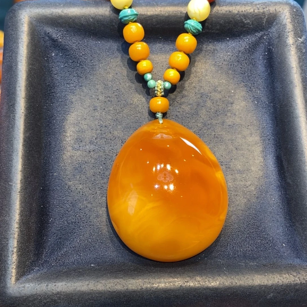 琥珀未镶嵌颈饰蜜蜡