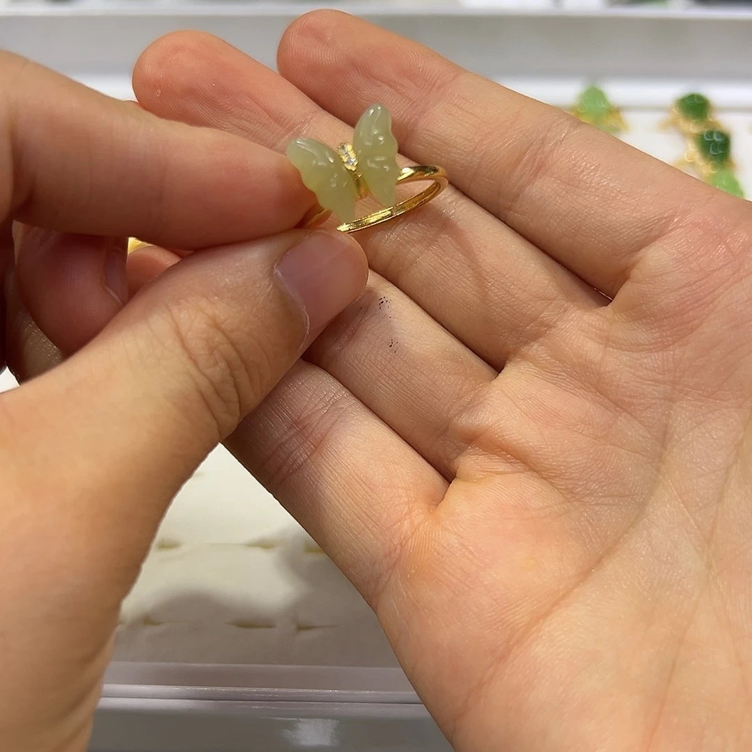 银S925镶嵌戒指和田玉（糖玉）喜**钱