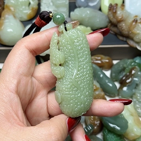 和田玉颈饰未镶嵌龍**人