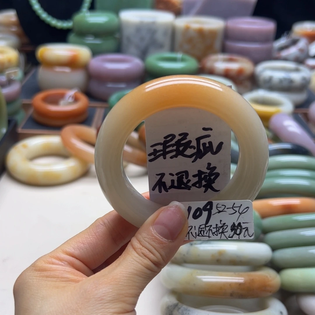 未镶嵌手镯石英岩玉