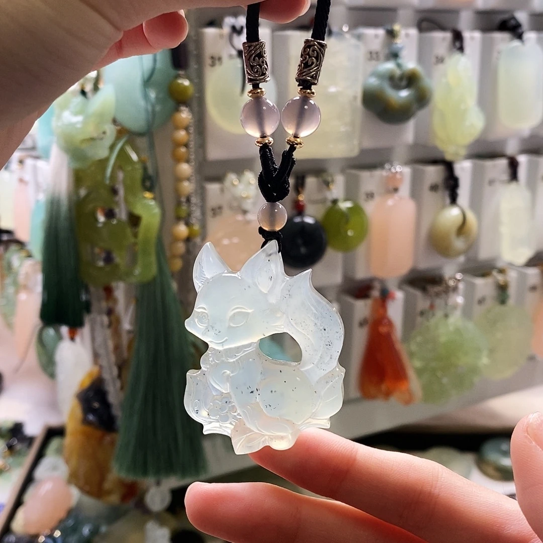 蛇纹石玉未镶嵌颈饰