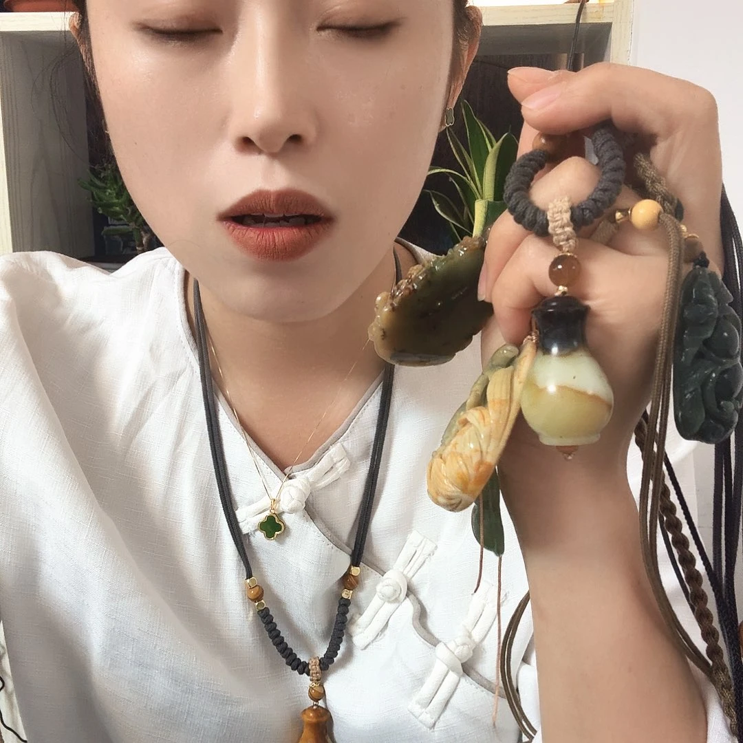 蛇纹石玉未镶嵌颈饰
