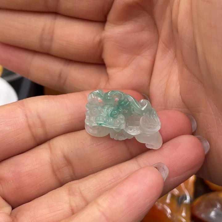 石英质玉（黄龙玉）挂件未镶嵌农***人