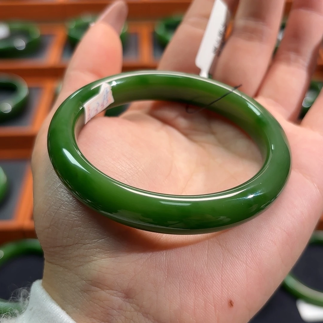 和田玉（碧玉）未镶嵌手镯辣绿5556