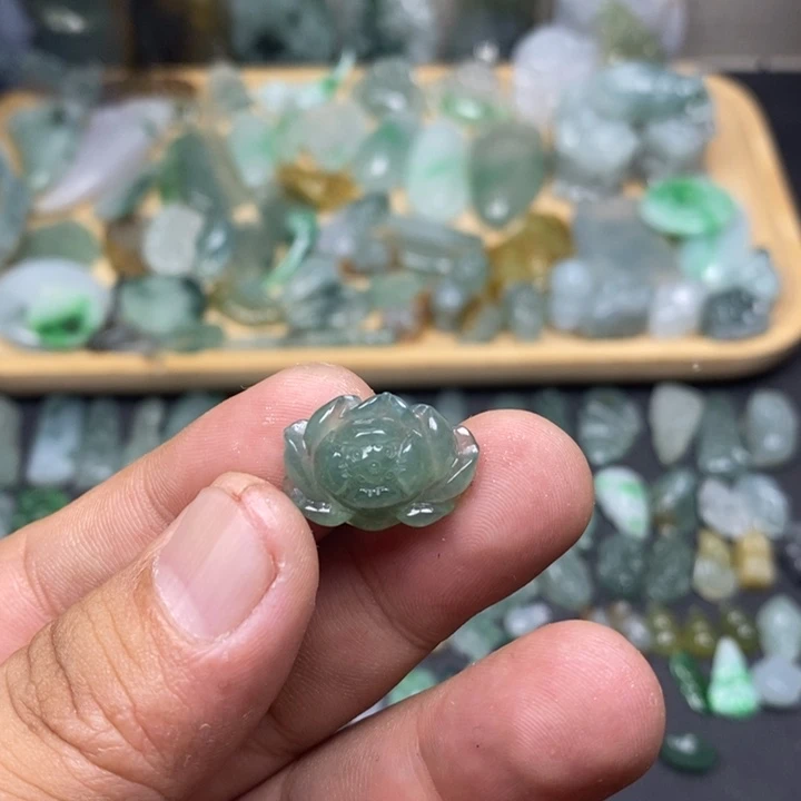 颈饰未镶嵌翡翠莲花