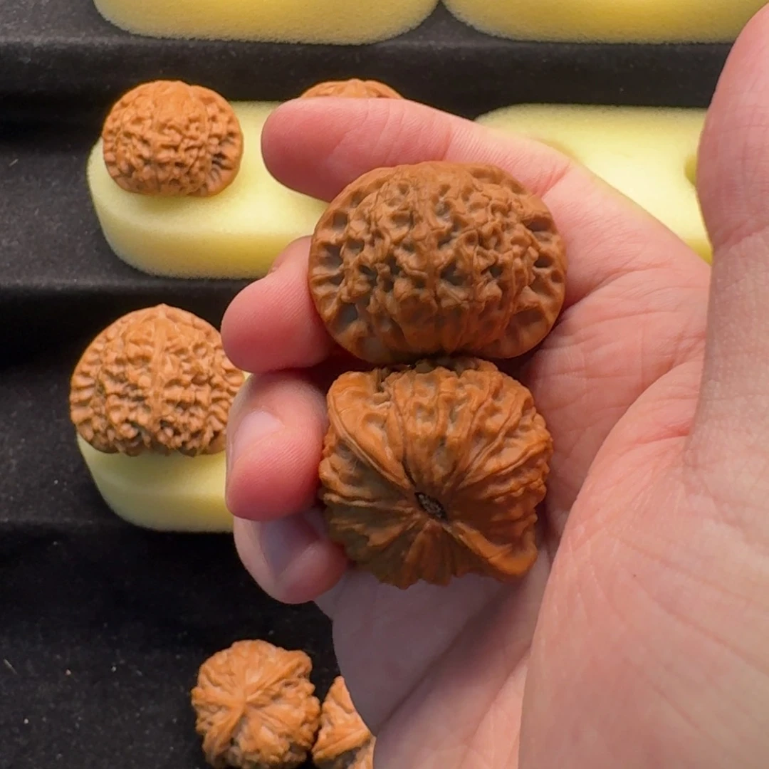 文玩核桃吊坠?36核王