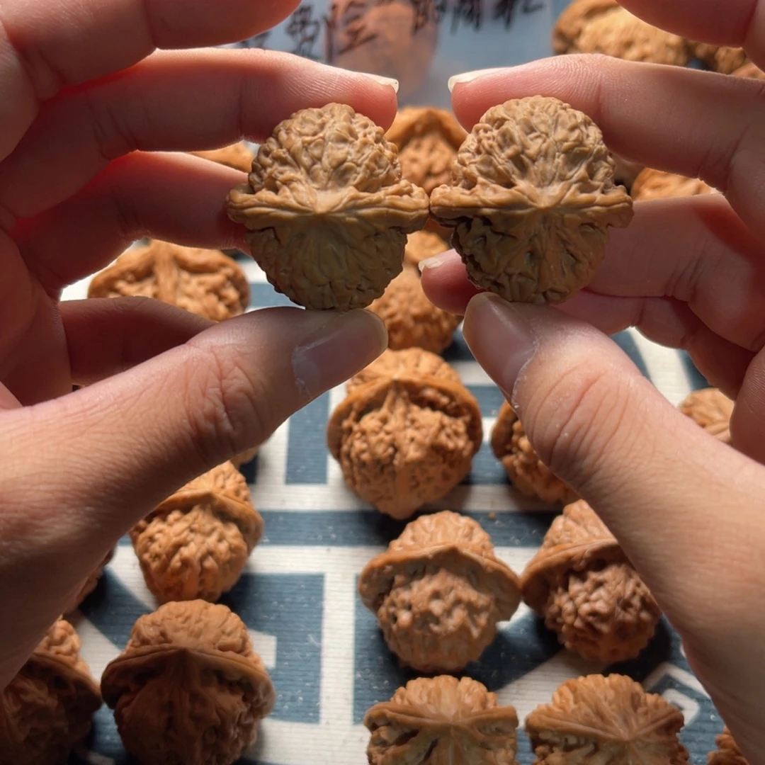 Z***文玩核桃吊坠野莲花33