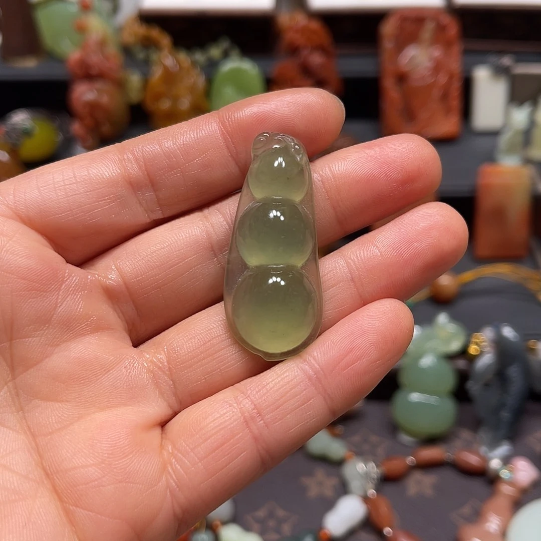 未镶嵌岫玉吊坠，