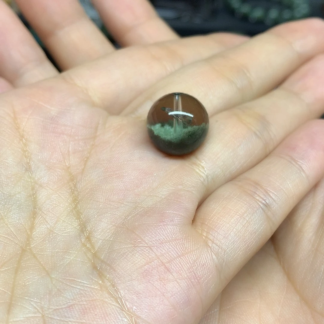 单珠未镶嵌水晶哈**哦天然水晶