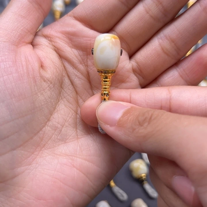 琥珀未镶嵌裸石11.1mm