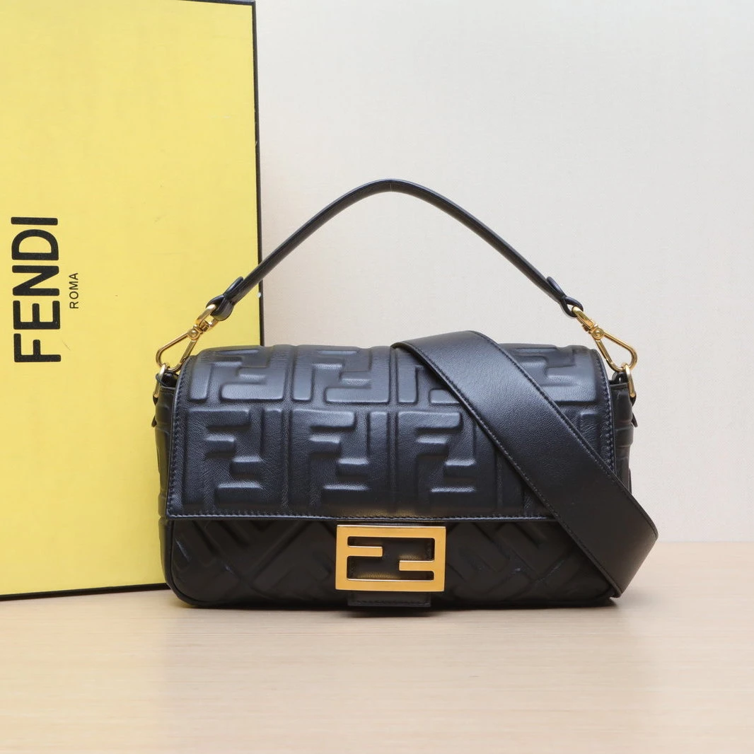 95新 FENDI/芬迪 【娇】Baguette 法棍包 中号 黑色 皮革S 金扣