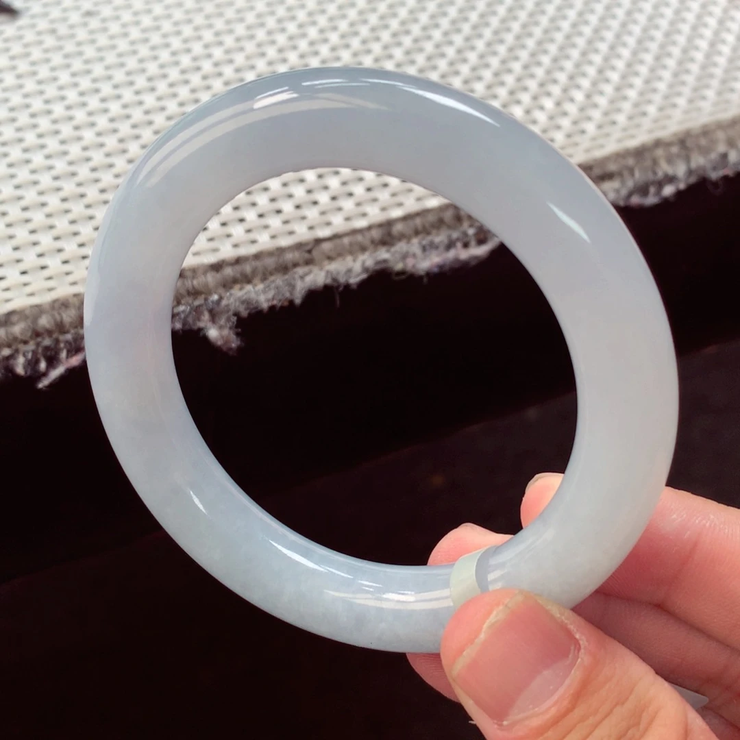 翡翠手镯未镶嵌缅甸