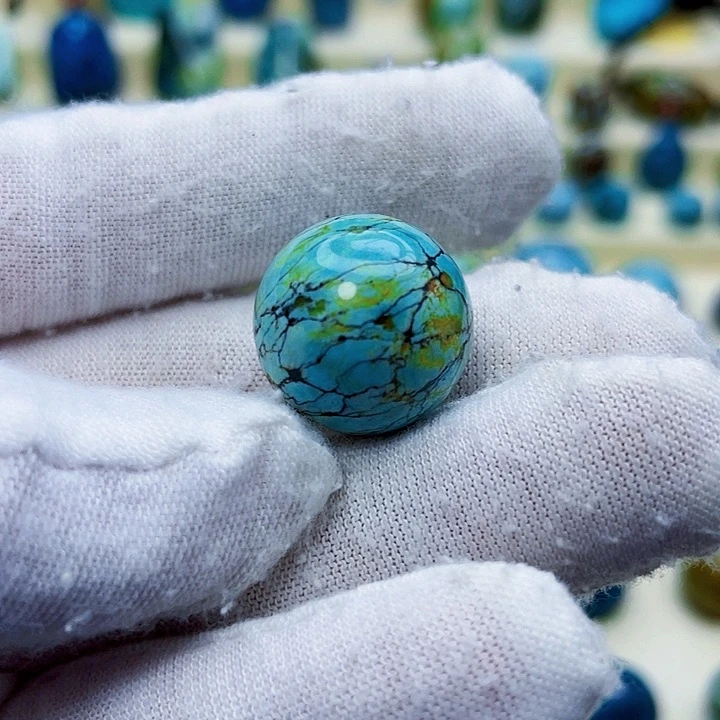 绿松石未镶嵌颈饰