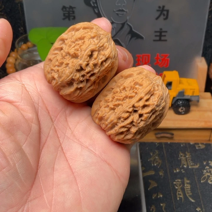 一***光文玩核桃吊坠西北将军36全品