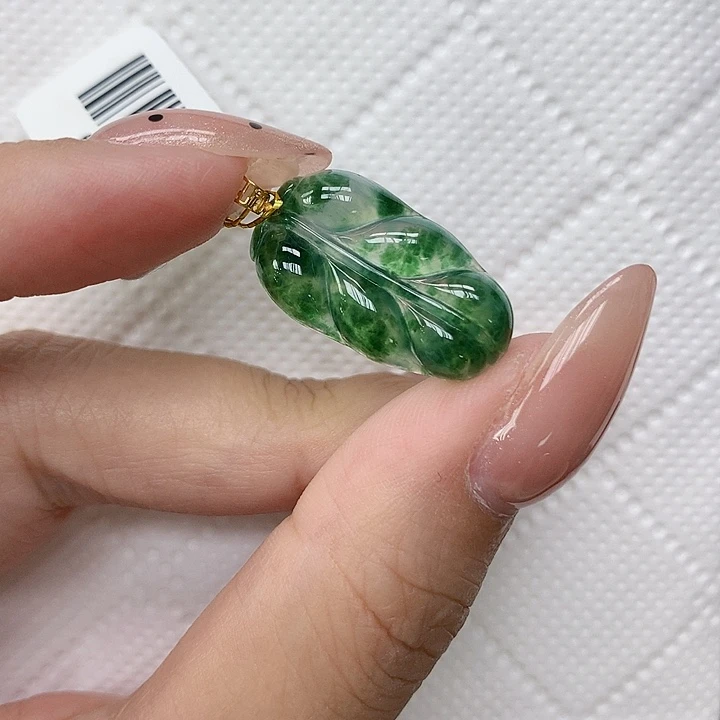 颈饰18K金镶嵌翡翠