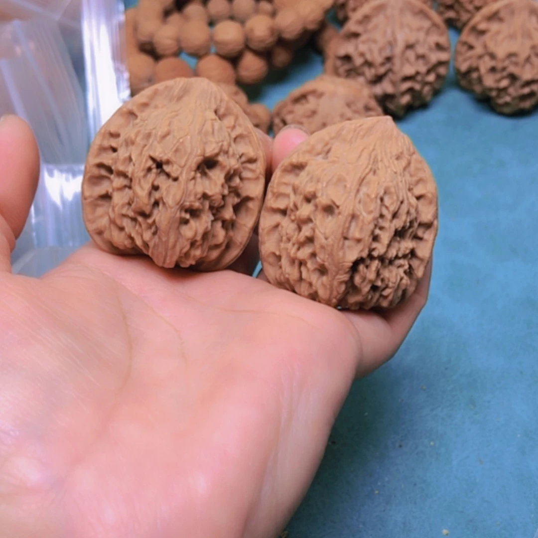 【闪购商品】摆件核桃40红狮子修尖