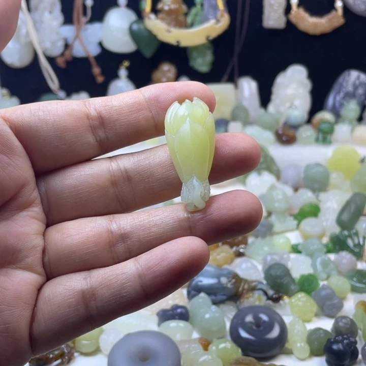 和田玉未镶嵌颈饰