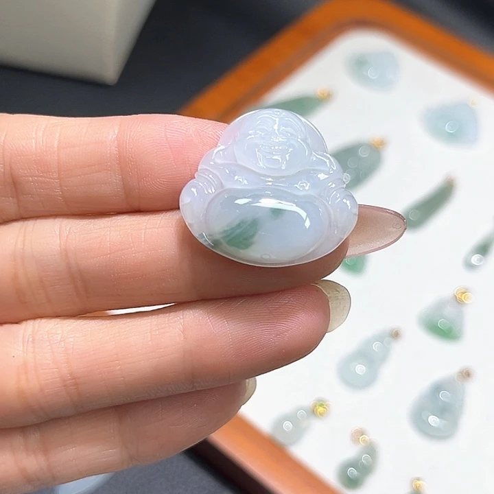翡翠未镶嵌颈饰佛公