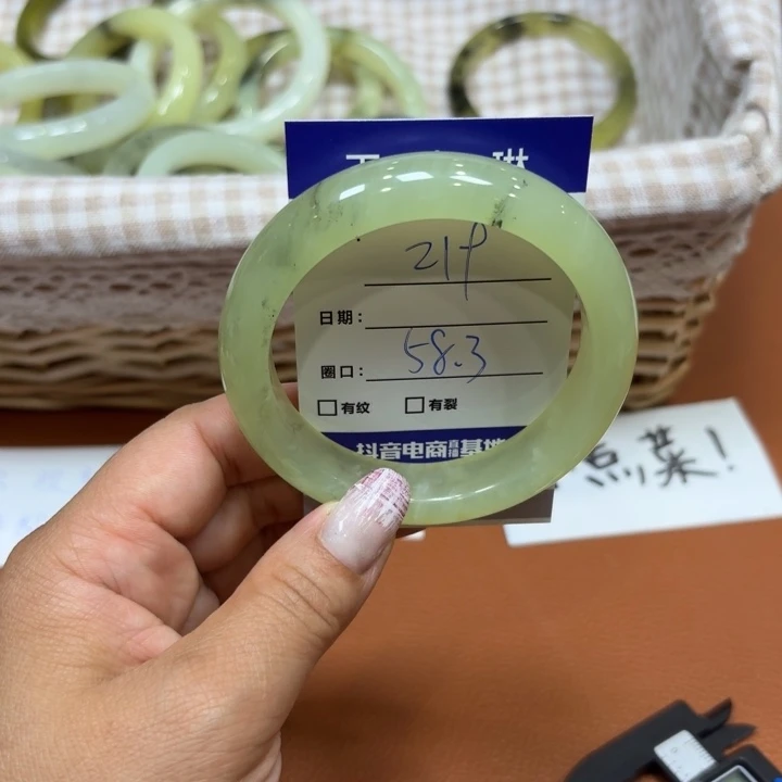 未镶嵌岫玉手镯天然