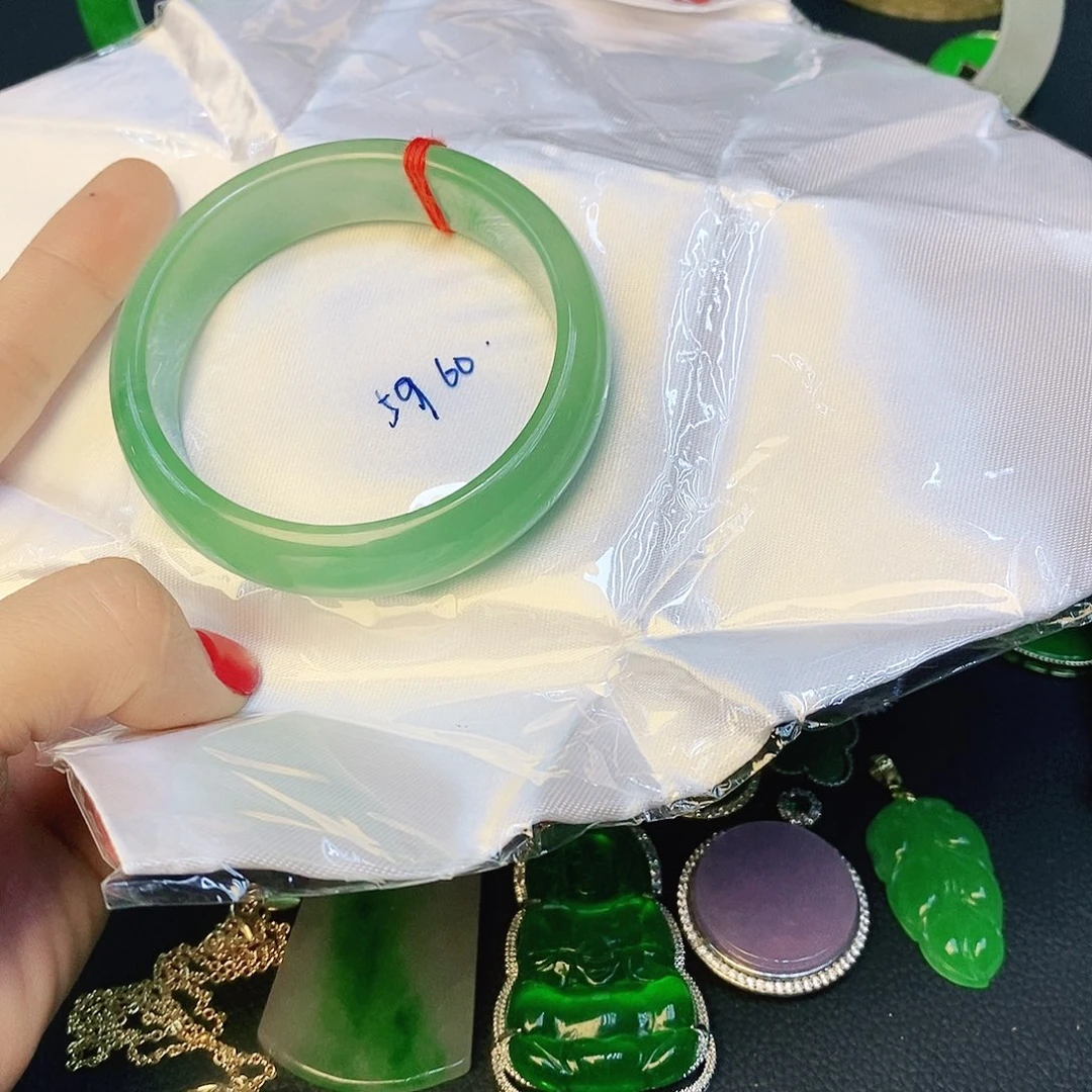 翡翠未镶嵌耳饰M***妈手镯