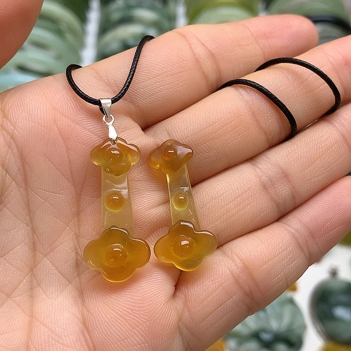 蛇纹石玉未镶嵌挂件追*光