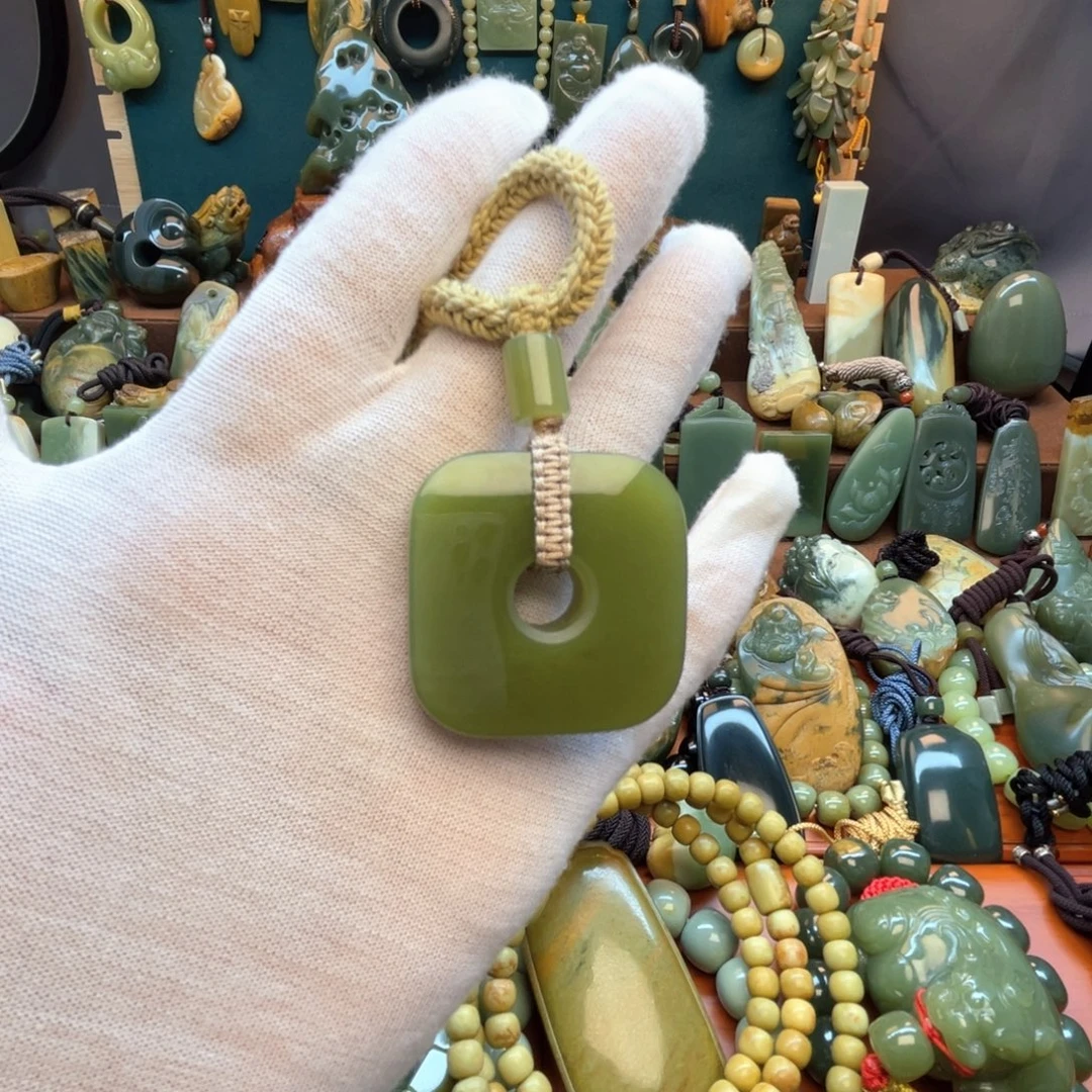 平***乐岫岩老玉（透闪石质玉）未镶嵌颈饰