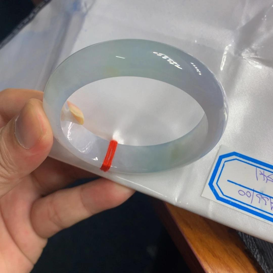 翡翠手镯未镶嵌翡翠手镯