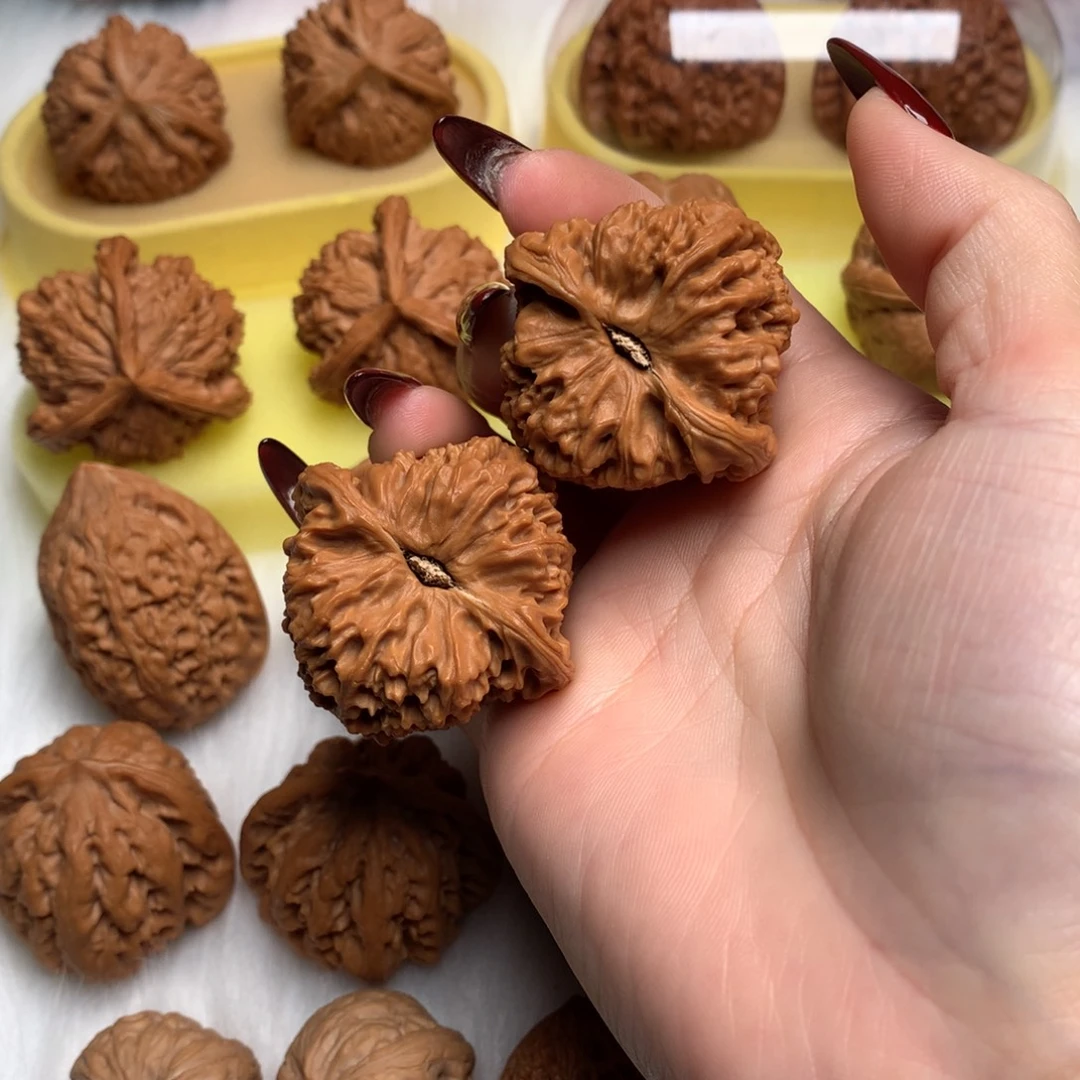 固***）把件文玩核桃40三角南疆