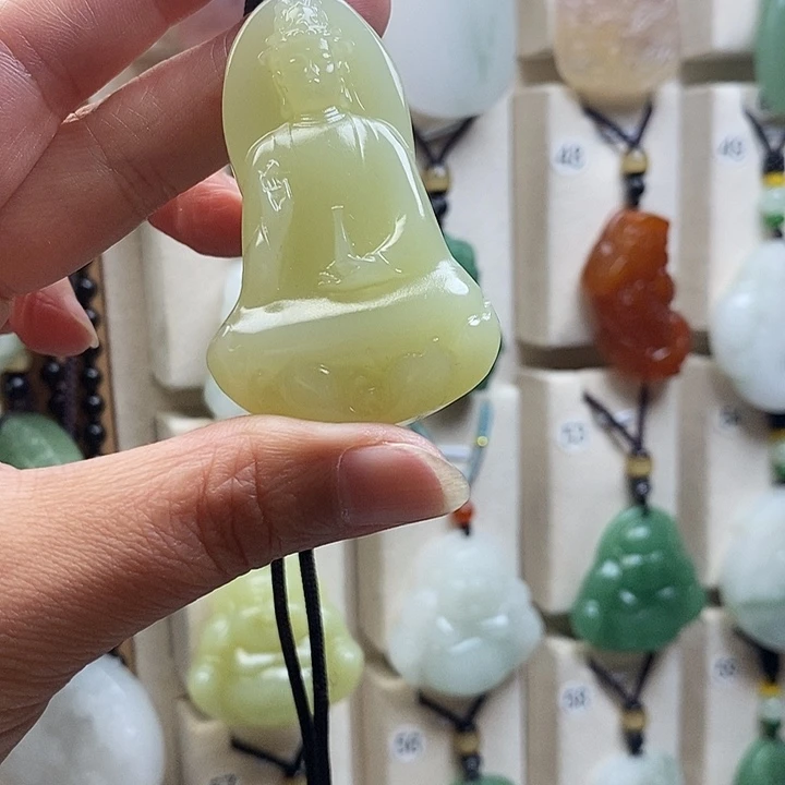 石英质玉未镶嵌颈饰