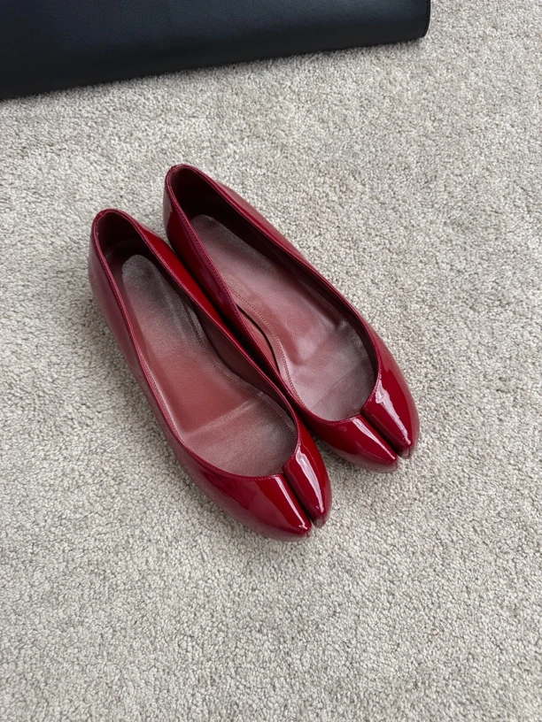 2025新款漆皮红底分趾鞋单鞋
