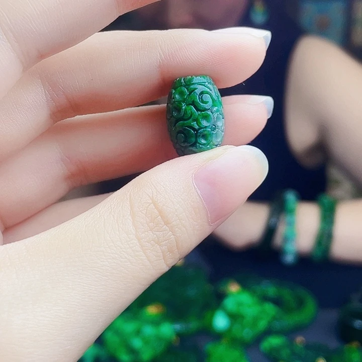 颈饰未镶嵌翡翠多样性