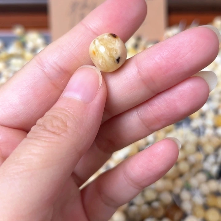 蜜蜡未镶嵌裸石12.2mm一个