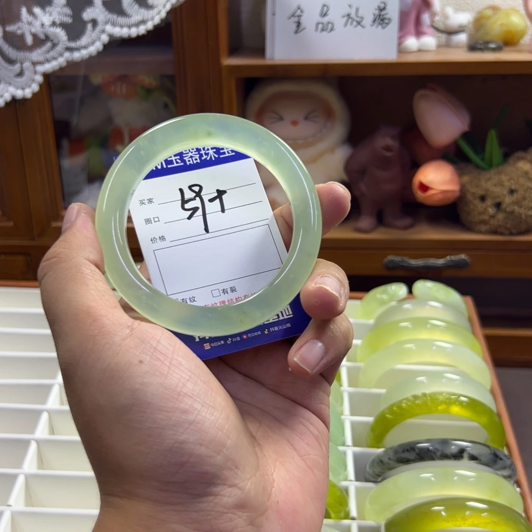 蛇纹石玉未镶嵌手镯500