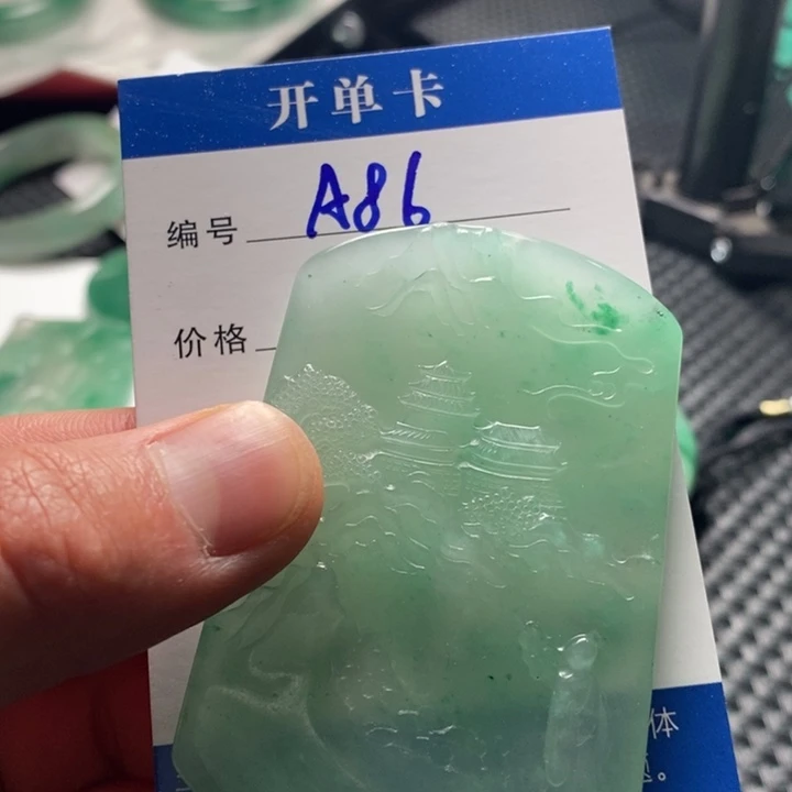 石英质玉吊坠(不含链)未镶嵌初**到天然非洲翠