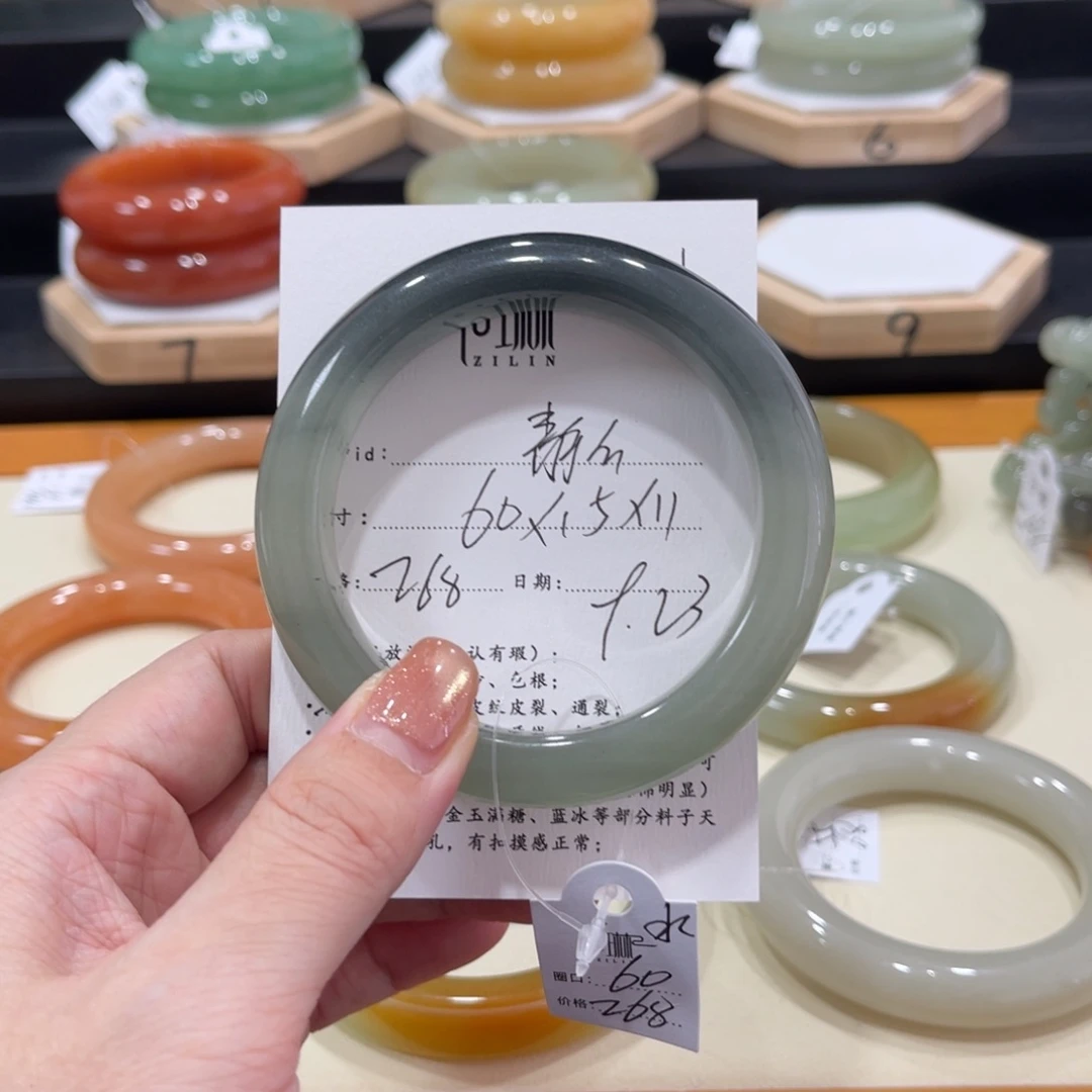 未镶嵌手镯石英质玉静****