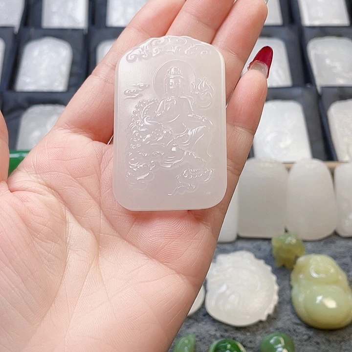 石英质玉（金丝玉）颈饰未镶嵌婷新疆金丝玉双面雕工