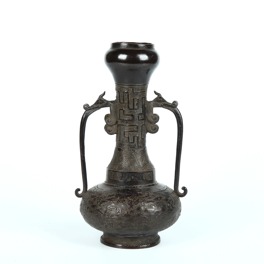 16949、清代 海水云雷纹龙耳铜蒜头瓶【宣德169拍卖】