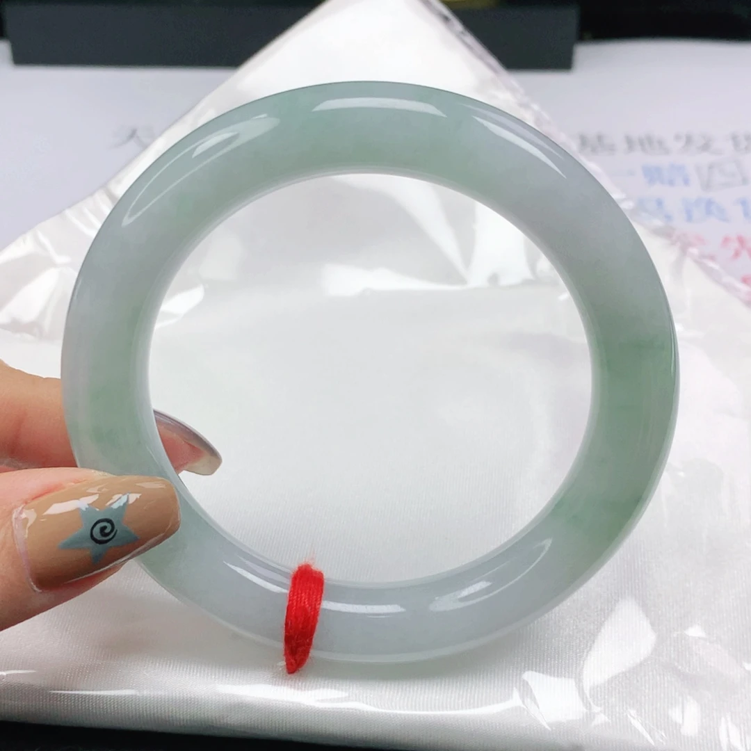 翡翠未镶嵌手镯翡翠56.6浅绿圆条